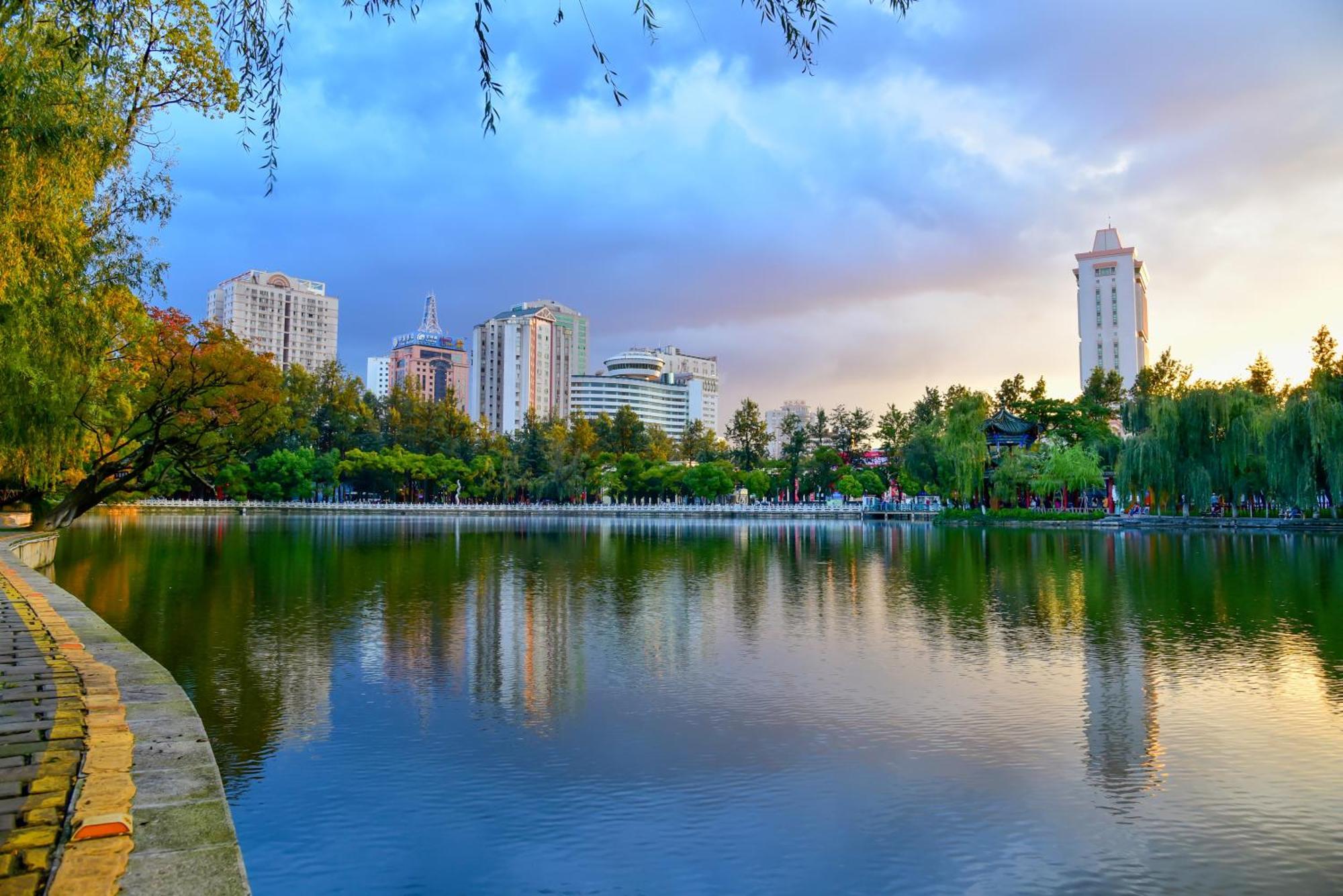 Grand Park Kunming Hotel Exterior photo